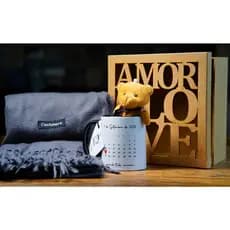 Kit Dia dos Namorados Caneca, Cachecol e Urso com Caixa Personalizada