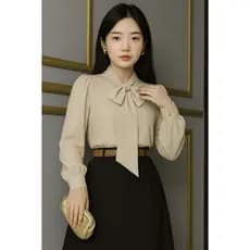 Blusa Camisa Bege Off White Marfim Areia Coreana Dorama K-Pop Korea Laço Gravatinha Manga Longa Renda Social Trabalho