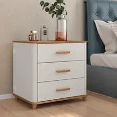 Mesa de Cabeceira Maitê com 3 Gavetas Off White com Freijo