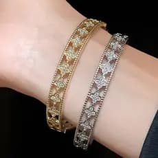 Pulseira Bangle Feminino  Trevo 4 Folhas Design Oco Retrô Elegante Bracelete Sorte Estilo Moderno Presente Casual Fest
