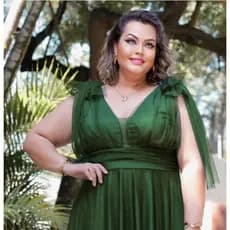 Vestido SOPHIA PLUS SIZE Longo Laço e Fenda, Festa Madrinha Debutante Formatura em Tule com Brilho
