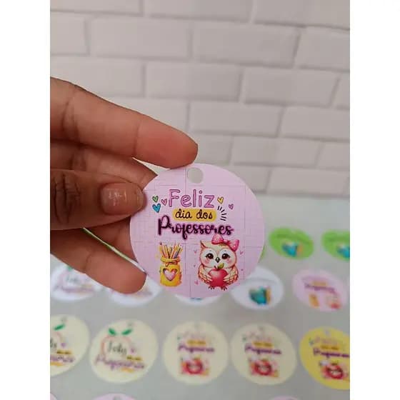 Tag Dia dos Professores Redonda 5cm – Kit com 30, 60 ou 100 Unidades – Lembrancinha Personalizada
