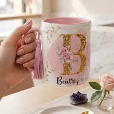 Caneca de Porcelana Alça e interior Colorido Alfabeto Floral Dourado