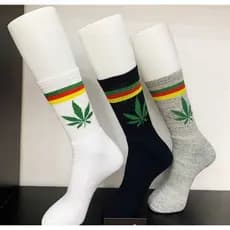 Meias Divertidas Cano Alto Algodão Cannabis, erva, planta, skate diversas cores qualidade Premium.