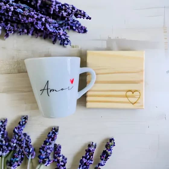 Kit 6 Xicaras canecas Porcelana Branca 120ml + Pires De Madeira Quadrado Amor Spot