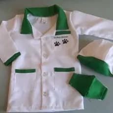 Kit jaleco infantil com touca e mascara.