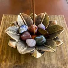 Incensario Flor Dourado com Pedras dos 7 Chakras – Equilíbrio e Harmonia