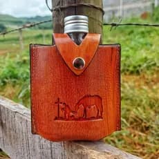 Porta Whisky de Couro símbolo de Oração Legitimo com Cantil vidro -- OFERTA ESPECIAL!! --