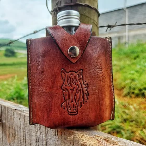 Porta Whisky / Cantil de Vidro Fabricado Couro Legitimo Mangalarga Luxo!!