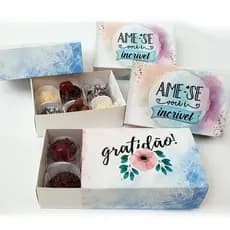 KIT COM 10 CAIXAS EMBALAGENS PRESENTE PARA  6 DOCES, BRIGADEIROS, ACESSÓRIOS E MULTIUSO TEMA MOTIVACIONAL.