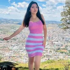 Vestido Feminino Tricot Modal Curto Frente Única com Listras e Amarração nas Costas Tendência Verão