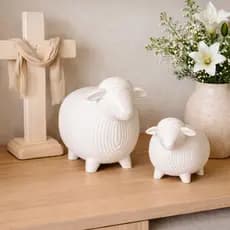 Kit 2 Ovelhas Decorativas – Decoração Moderna Crista Casa Quarto Rack Cordeiro de Deus (9cm + 7cm)