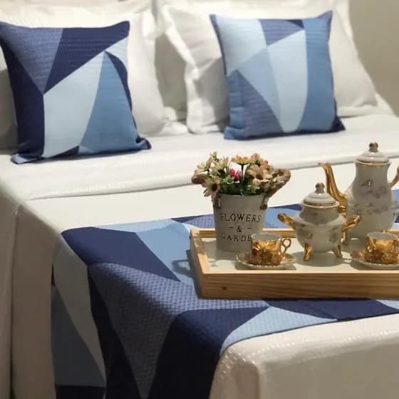 Kit Cama Posta King Luxo 5 Peças Piquet Estampado Premium Peseira Porta Travesseiros Almofadas Decorativas