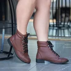 Coturno Feminino Bota Tratorada Marrom Café Gancho Cano Curto Napa Confortável Casual Elegante Moda