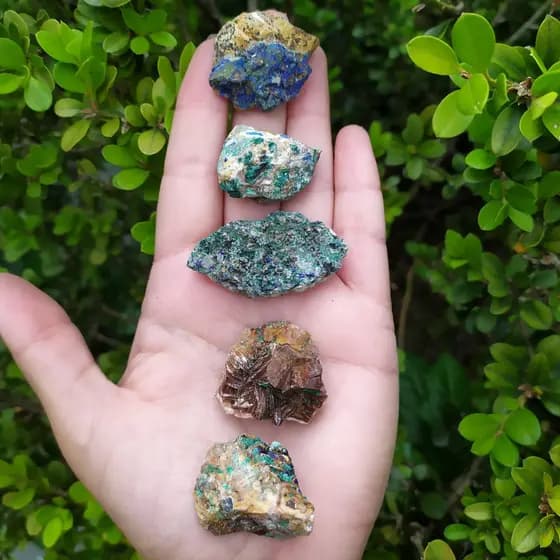 PEDRA BRUTA AZURITA P – CRENÇAS LIMITANTES/CRISTAL