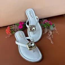 Chinelo Feminina Flat De Napa Madrid Rasteirinha Casual Com Peça Dourada dia a dia Promoção