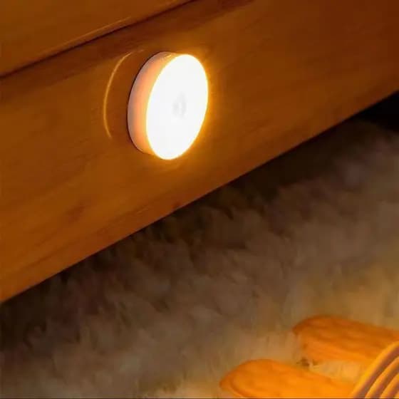 Luminária LED Branca com Sensor de Presença Automático USB Recarregável Luz Noturna Inteligente