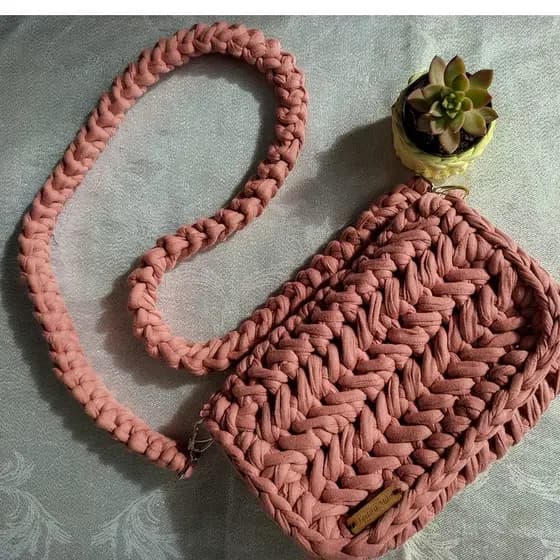 Bolsa croche/ Bolsa crochet em Fio de malha/Bolsa de ombro  Bolsa Tiracolo/ Bolsa alça longa/Bolsa com fecho de botão imantado/Bolsa de passeio/Bolsa de crochê Moderno