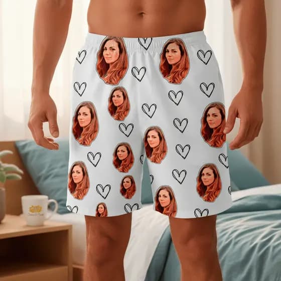 Samba-Canção Pijama Shorts Masculino com Foto Estampa Rosto e Coração Vazado