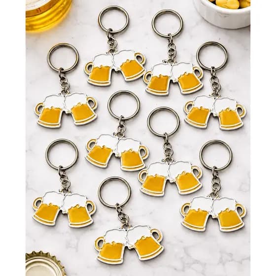 Kit com 10 Chaveiros - Duas Canecas de Cerveja 3D – Criativo e Divertido