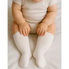 Meia Infantil Bebê Cano Longo Fina Unissex Cor Branca e Preta Confortável Kit Look