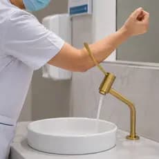 Torneira Clínica Consultório Bancada Alavanca Bica Baixa Cotovelo 5300 Dourado