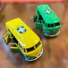 Miniatura Fusca Brasil Kombi Verde e Amarelo 🇧🇷🚗 Escala 1:36 – Colecionável de Metal Alloy