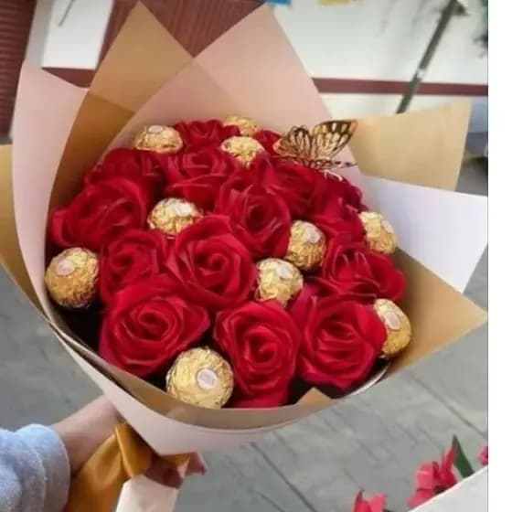 Buquê de rosas eternas, buquê de rosas de cetim,buquê de ferrero Rocher c rosas, buquê de chocolate com rosas