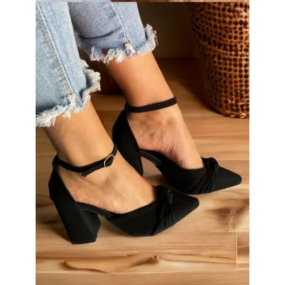 Scarpin feminino fivela bico moda evangélica