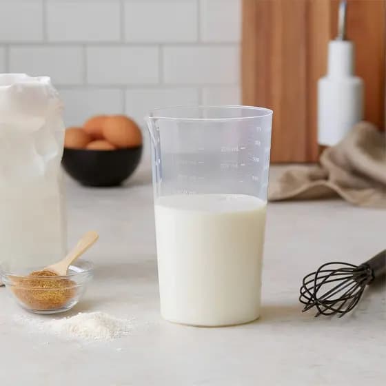 Copo Medidor 550ML em Plástico Graduado com Medidas Precisas Ideal para Cozinha e Receitas