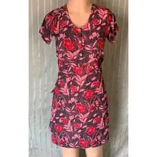 vestido de manga com botão na frente