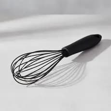 Batedor Manual Fio Silicone C/ Cabo Em Pp Preto 31cm Batedor de Bolo e Massas Fouet