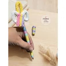 aTaliArtes - Caneta personalizada em tricotin