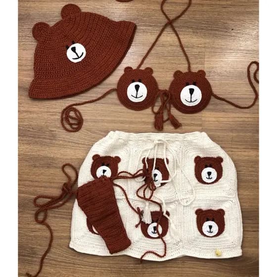 Conjunto de crochê Ursinho 4 peças Top, biquíni, saia e chapéu bucket