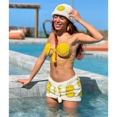 Conjunto  de crochê smile  Anita : Top, saia, chapéu Bucket.