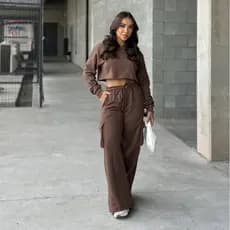 Conjunto Feminino Moletom Calça Flare Cargo e Cropped Manga Longa Com Touca