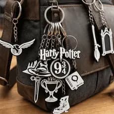 Kit 10 Chaveiros Magia Escolar Hogwarts Bruxos Fantasia harry Filme magia decoração Hogwarts Temáticos GEEK