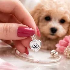 Berloque Cachorro Poodle Branco Pet Banhado a Prata Cachorrinho