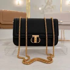 Bolsa Feminina Helena Pequena Transversal com Corrente Dourada Compacta e Elegante