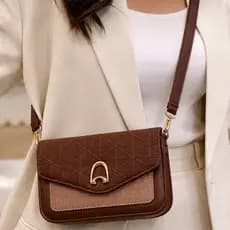 Bolsa Transversal Feminina Catarina Pequena com Alça Ajustável e Fecho Dourado