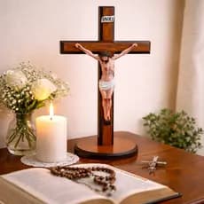 Cantinho Da Oração Com Crucifixo De Base Ou Parede Imagem Jesus Cristo Em Resina Decorativo