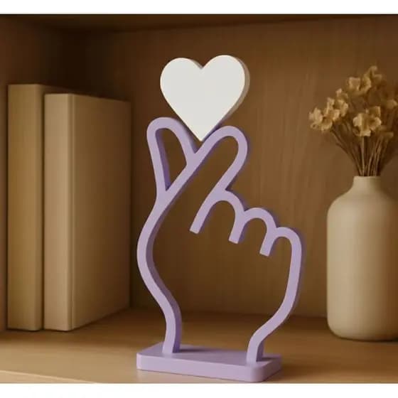 Enfeite Decorativo Mãozinha Coreana Coração - Perfeito para K-Pop e Amor! 💖
