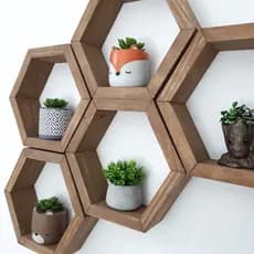Nicho Decorativo Sextavado Colmeia Madeira Pinus Marrom Prateleira Hexagonal 28x25x7cm - 1 UNIDADE