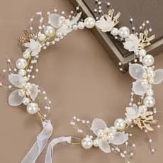 Tiara Daminha de Honra Bracelete Infantil Enfeite Festa Coroa de Flores e Perolas Arranjo Dourado e Branco
