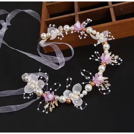 Tiara Enfeite Coroa de Flores e Perolas Arranjo Daminha de Honra Dourado e Branco