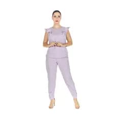 Conjunto Scrub Feminino Babados Lilás Secretária Assistente Clínica Casual Salão de Beleza Esteticista Consultório