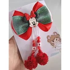 Laço Minnie com pompons e miçangas penduradas