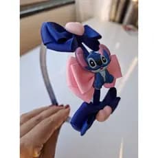Tiara tema Stitch lacinhos e coração