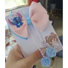 Laço do Stitch com pompom e miçangas | Laço Stitch | bico de pato | xuxinha | Laço menina