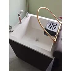 Cuba Head Spa para Terapia Capilar Lavatório Salão de Beleza em Porcelanato Com Válvula Click E Base de Apoio